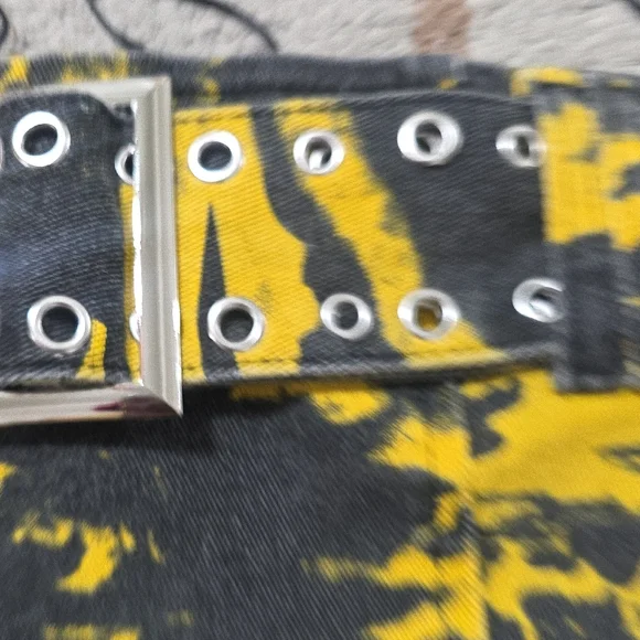 AKIRA Black and Yellow Crop Top with Silver Buckle - Picture 6 of 7